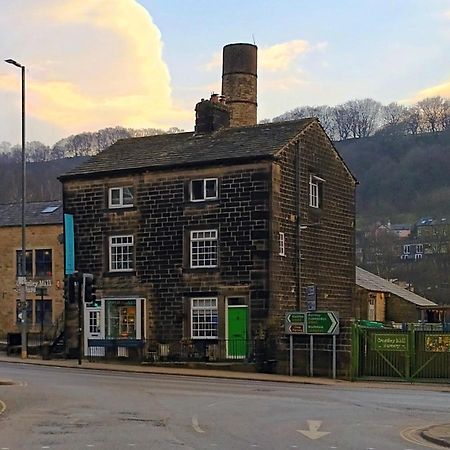 4 Bedroom Period Townhouse In The Heart Of Hebden 海伯敦桥 外观 照片